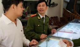 Bắt một đối tượng trong ổ nhóm chuyên bán vàng giả